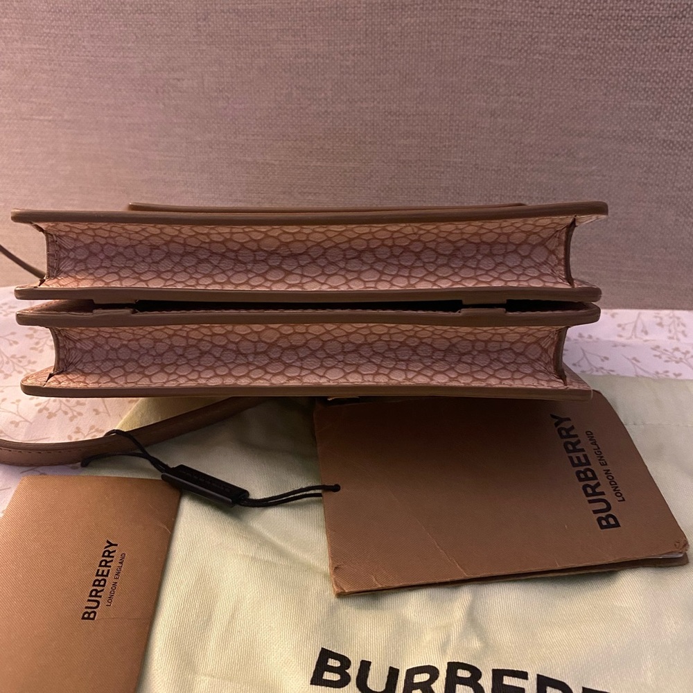 Burberry Jessie Stingray Print Leather Light Sand Gold Shoulder Bag Handbag NW - Picture 11 of 11